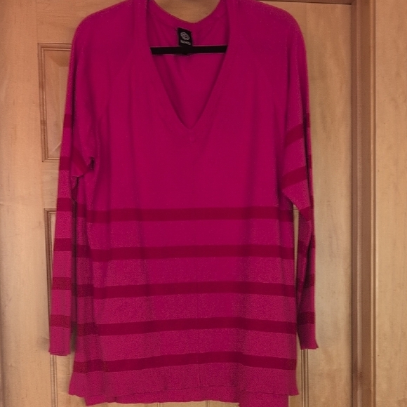 bobeau Sweaters - Bobeau Pink V-Neck Sweater with Stripes